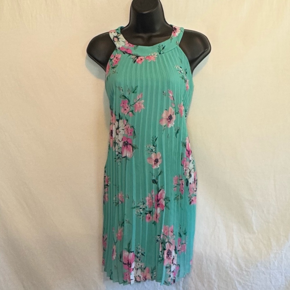 D-143 Rare Editions PLUS SIZE 14 Green & Pink Floral Sleeveless Pleated Dress